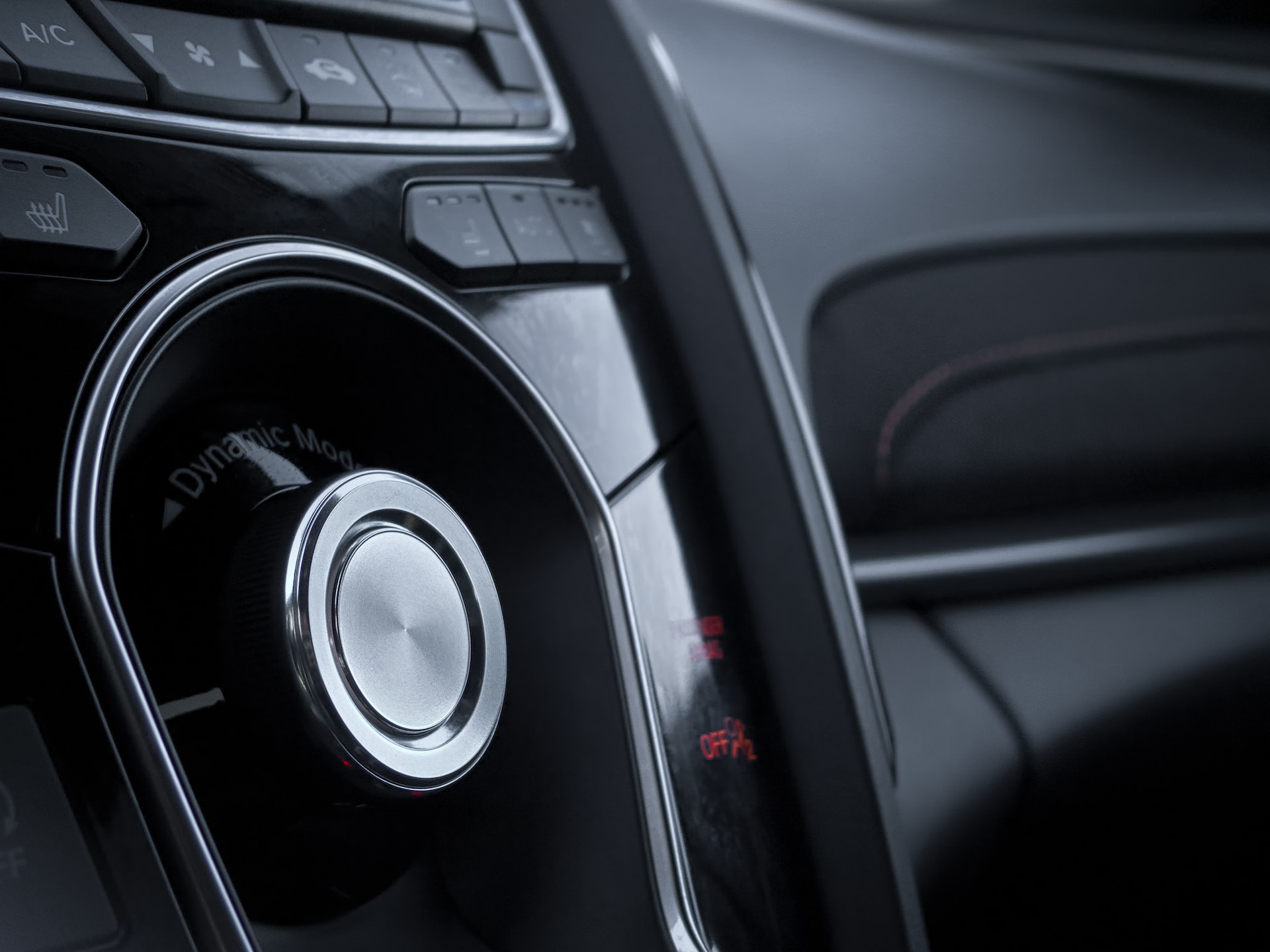 Głośniki dedykowane do samochodu — czym różnią się od głośników uniwersalnych oraz fabrycznych?