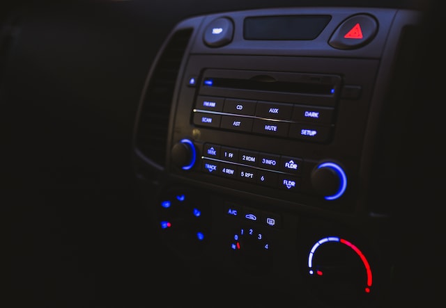 Jakich formatów plików audio używać w radioodtwarzaczach samochodowych?