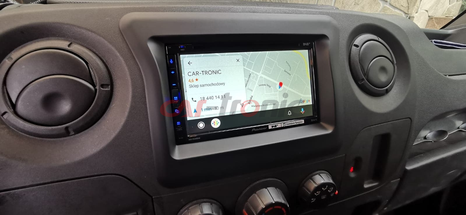 Stacja multimedialna Pioneer AVH-Z5200DAB. Apple CarPlay i Android Auto