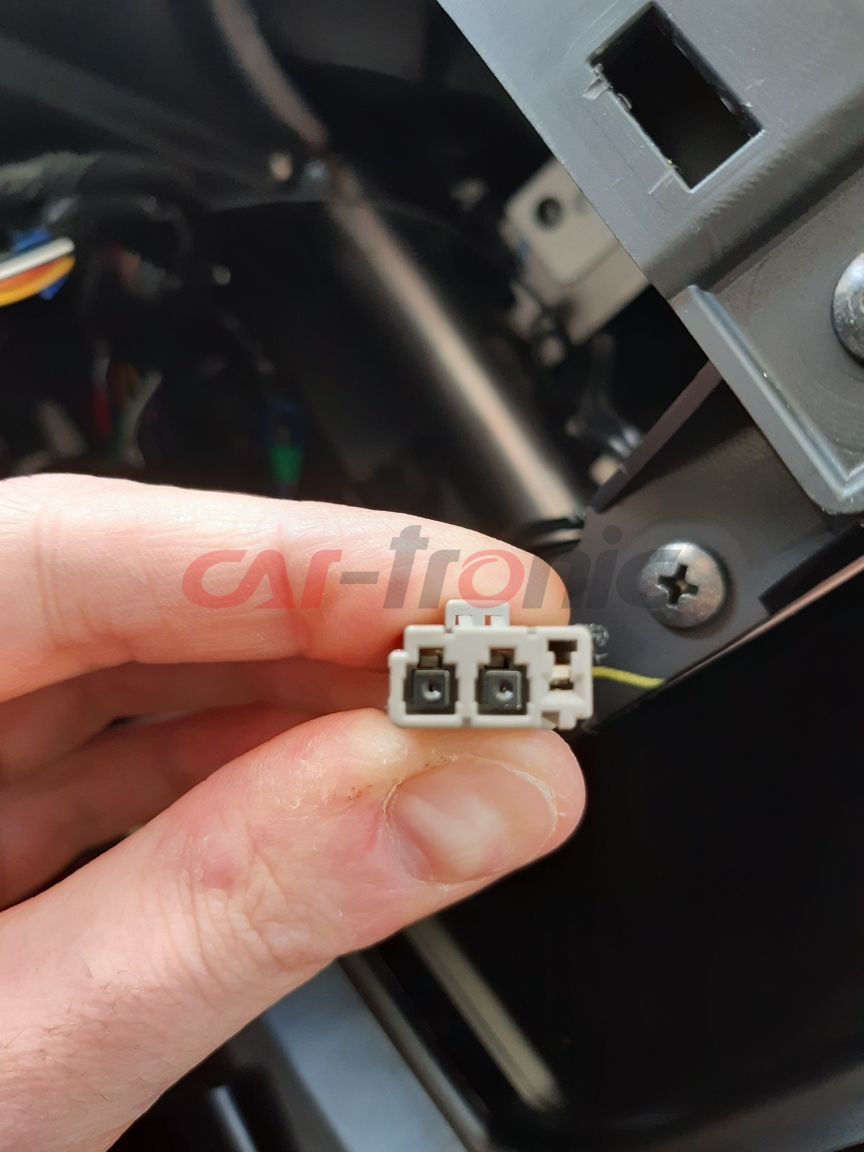 Adapter antenowy GT13 (f)> DIN (m) / SMB (f) Isuzu D-Max 11/2020 - 2021
