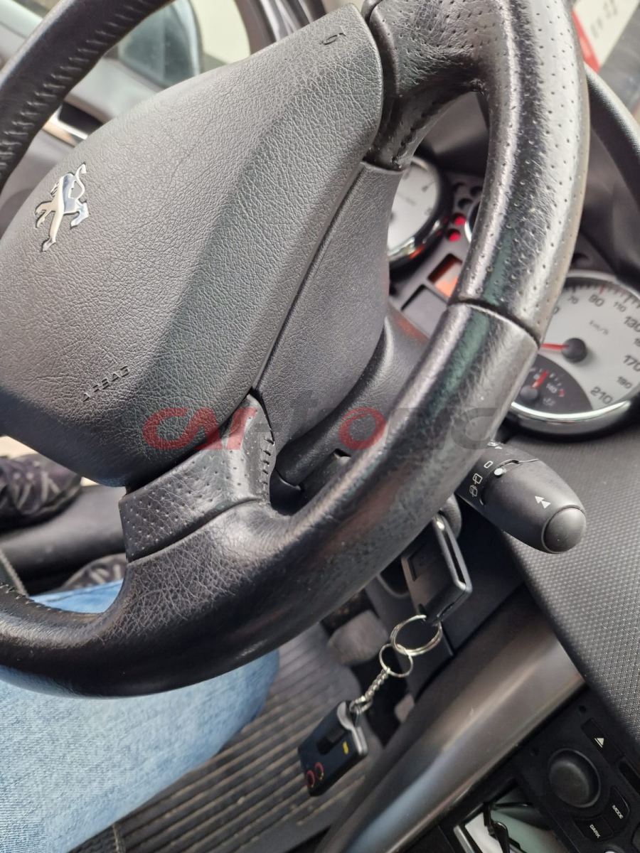 Adapter do sterowania z kierownicy Can Bus Peugeot 207,307,308,407 VDO RD4. + czujniki tył. CTSPG013