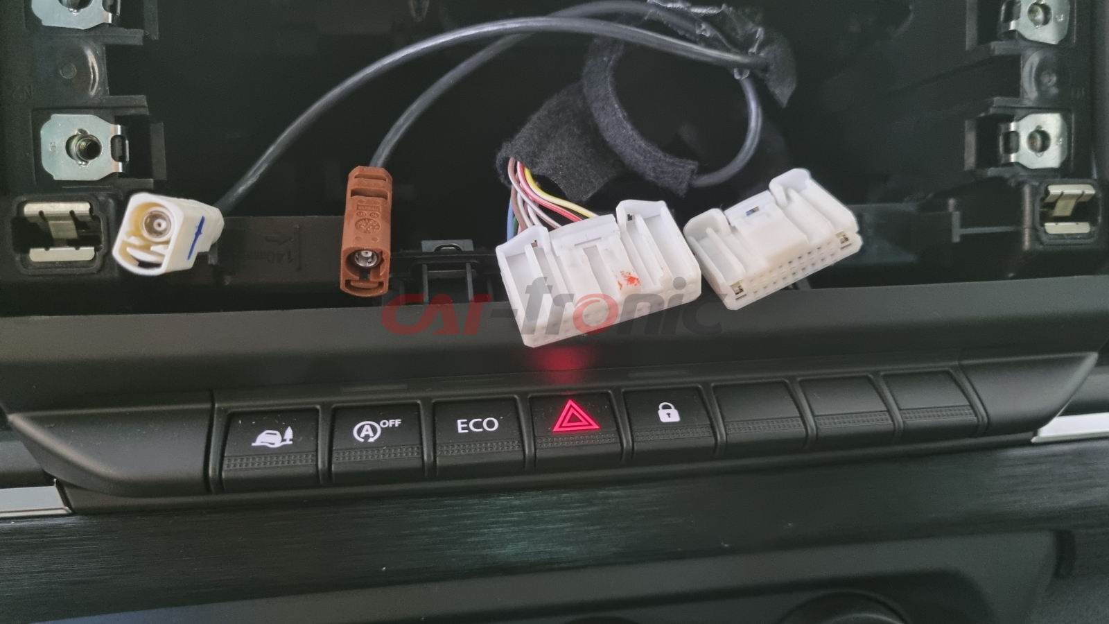 Adapter do sterowania z kierownicy Renault Trafic, Master 2015-> CTSRN011