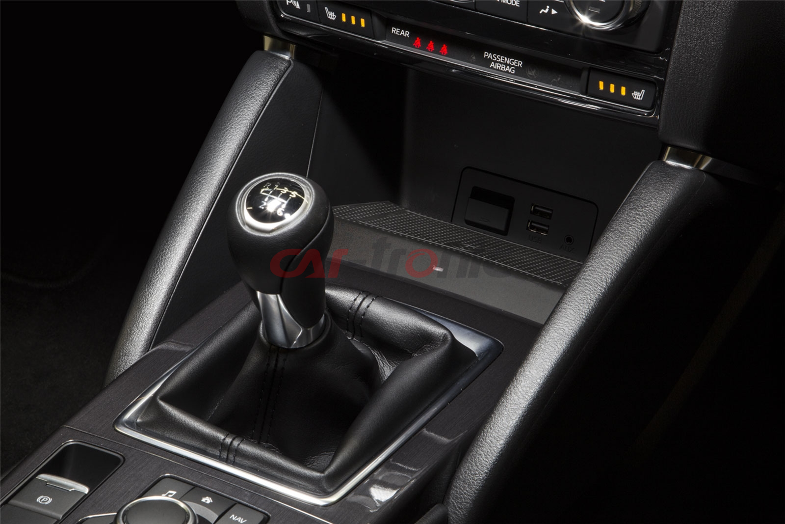 Inbay ładowarka indukcyjna Mazda CX-5 (KE) 02/2015 - 04/2017 10W