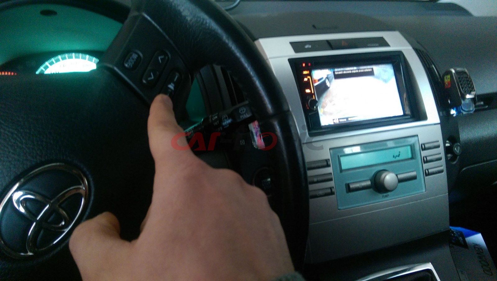 Adapter do sterowania z kierownicy Toyota Avensis, Corolla, RAV4, Yaris 2001-> CTSTY001.2