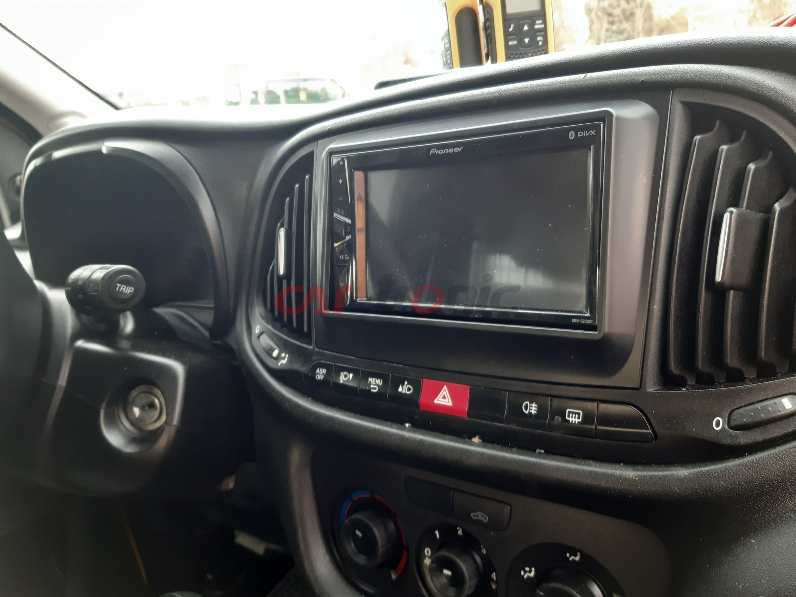 Ramka radiowa 2 DIN Fiat Doblo, Opel Combo 2015-> Matowa